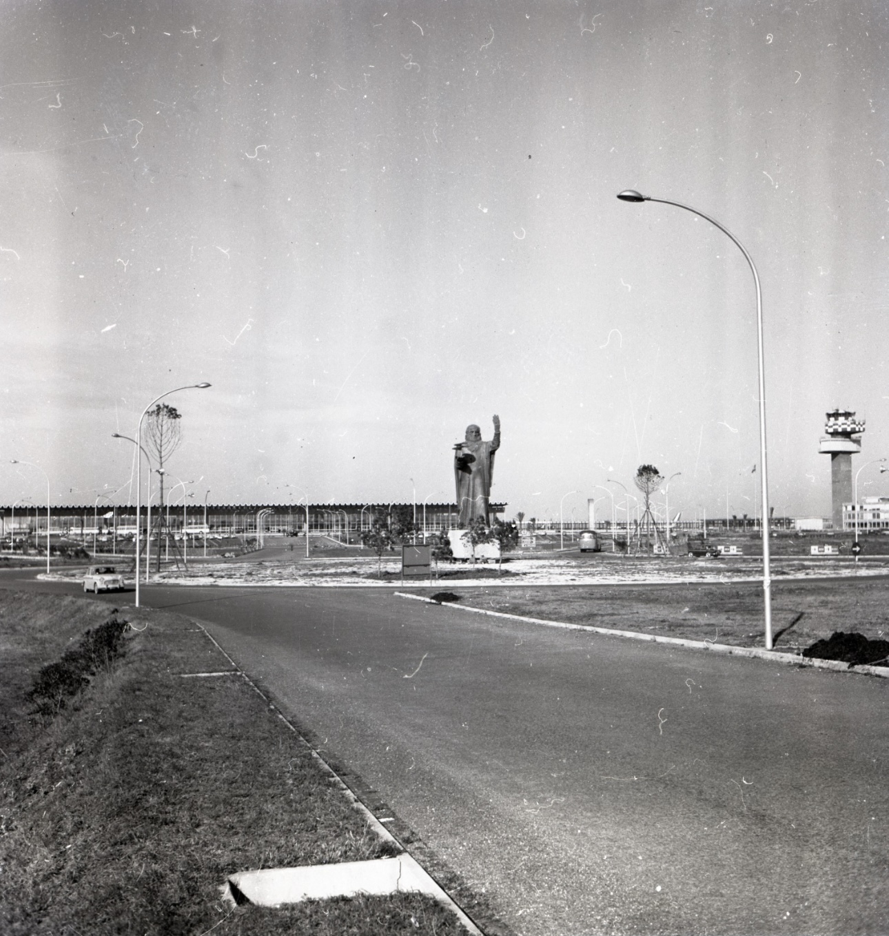 Statue of Leonardo da Vinci, unveiled on August 19, 1960